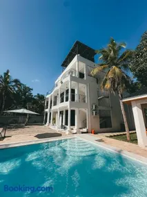 Serian Breeze 6 Bedroom Villa Diani - Image 2