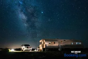 Stargazer, AC, Heat, Free firewood, ice cream, bottled water and smores - Image 1