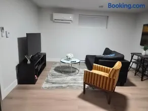 Quiet Haven - One-Bedroom Suite - Image 3