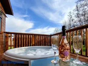 Deneb Lodge with Hot Tub - Image 3