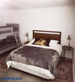 10 Jock Meiring Guesthouse Unit 2 - Image 3
