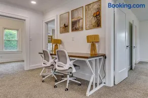 4 Mi to Dtwn! 5,180-Sq-Ft Escape in Indianapolis - Image 3