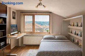 Mountain View Apartment - Image 2