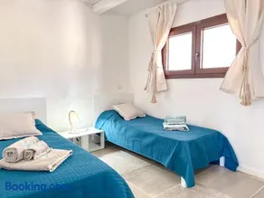 222 Seafront Apartment with Beach Access in Baja Sardinia - by Coral Property - Image 4