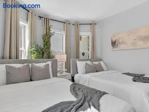 LUX Retreat Home with Yard - Image 3