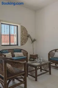 3 bedrooms home one block from the beach with pool, very central location - Image 5