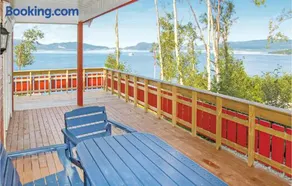 4 Bedroom Cozy Home In Hundeidvik - Image 5