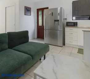 Classy Modern self contained Studio- Private & Peaceful - Image 2