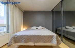 Good 3 rooms apartment with free parking & beds for 6! - Image 2