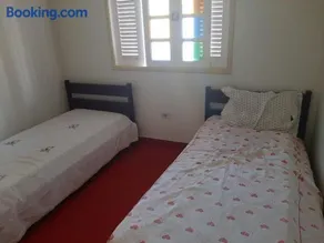 Casa 5 quartos, ampla, a 100 metros da praia. Amigos e família são bem vindos a essa casa. Venha viver momentos inesquecíveis aqui. - Image 3