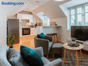 St Johns Penthouse Serviced Apartment, Bridgnorth - Image 1