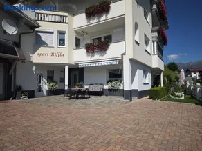 Apart Riffla - Image 1