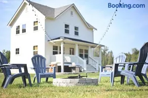 Prairie Cottage, a Fresh Farmhouse - Image 1