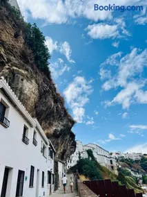 Cueva Luxe Las Calcetas - Image 2