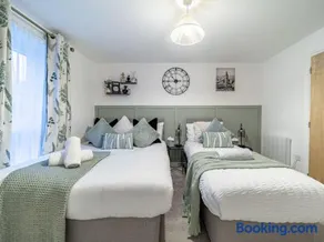 Cosy and Exquisite 2 Bed 2 Bath In The Heart Of Sittingbourne - Image 1