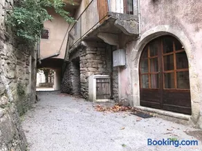 Maison de village au cœur des remparts - Image 1