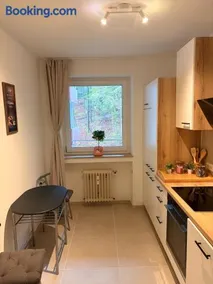 Gemütliche Wohnung mit TV, Balkon und Küche - Image 2