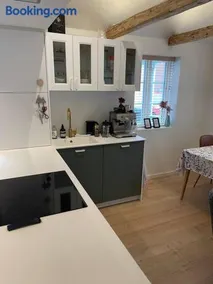 Hyggeligt lille byhus lige mellem havnen og bytorv - Image 2