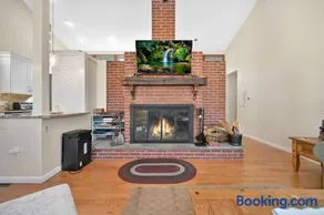 Pocono Pines, Lake Naomi 4 bedrooms, 2 full bath - Image 2