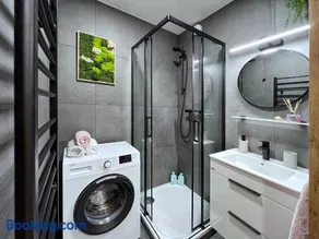 Jana's WOW apt, 3 room, free parking, 15'Airpt, 25'City - Image 3