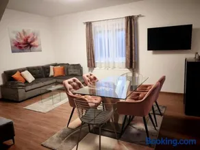 President Apartmanház - A kolbászfesztivál közvetlen közelében ! - Image 1