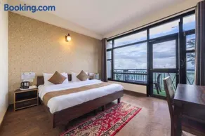The Prakriti Retreat l Lift l Comfortable And Spacious Rooms l Free Wifi, Free Parking l Enjoy Fresh Mountain Air l Managed By Exotic stays - Image 1