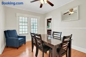 Entire house in Avondale, walking distance to shops and restaurants - Image 2