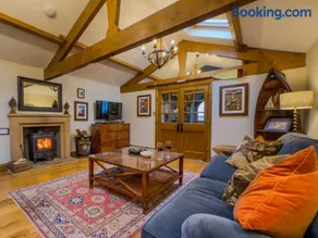 Duke of Portland Boathouse on the shore of Lake Ullswater ideal for a romantic break - Image 2