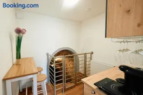 Apartment für 2 Erwachsene und 2 Kinder, ausgestattet mit einem Weinkeller und einem kleinen Hof - SELF-MADE FRÜHSTÜCK INBEGRIFFEN - Image 2