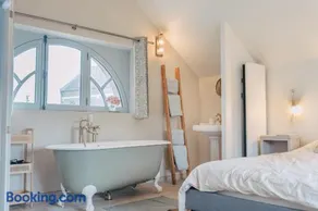 Gîte de charme dans la maison du journalier d'un château - Image 4
