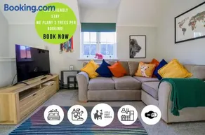 Spacious 2 Bedroom Family Apartment with WiFi, Sleeps 5 - Image 1