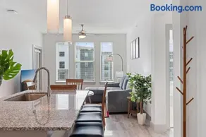 Luxury Apartments Near Airport - Image 2