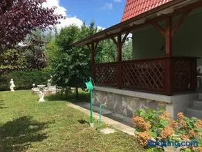 Fahal Guesthouse - Image 1