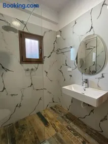 Mary's Dream House - Image 3