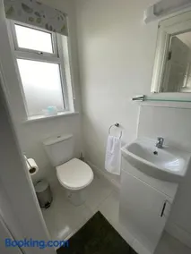 Hillview Apartment - Image 2