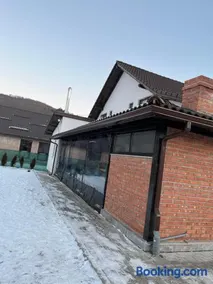 Hillside Chalet - Image 3