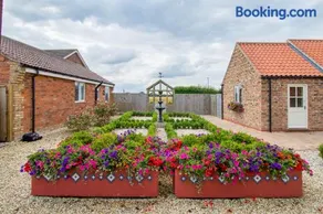 Meals Farm - Courtyard Room - Image 5