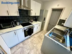 Stylish & modern 2 bedroom City Centre Norwich Home - Image 4