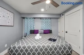 Modern Heights Apartment with Pool - Image 2