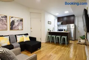 109-1 Huge 3BR Best Value Amazing NYC Apt - Image 1
