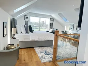 The Wold Private Studio Burton Latimer - Image 2