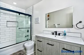 Doctor-Hosted Suites for Travel Nurses and AI Interns - Image 3