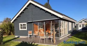 Cozy Log Cabin Near Beach And Forest - Image 2