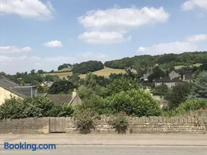 BARLEY - cosy stylish apartment - easy access to Bath and many nearby attractions - Image 2