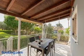 Olivilla Garden Retreat - A Peaceful Escape - Image 1