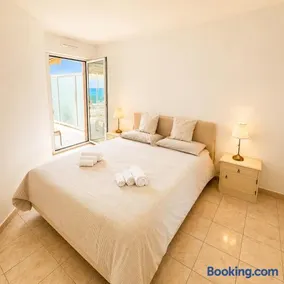 Elegante Bilocale con terrazza sul mare Mentone - Image 2