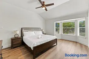 Austin Home with King bed and Bunk room - Image 3