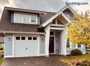 Qualicum Landing West Coast Cottage - Image 1