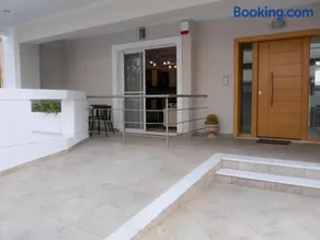 Garden Apartment next to the Mall -Private Parking - Image 5