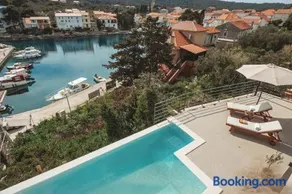 SOL luxury residence near the beach with shared heated pool - Image 1